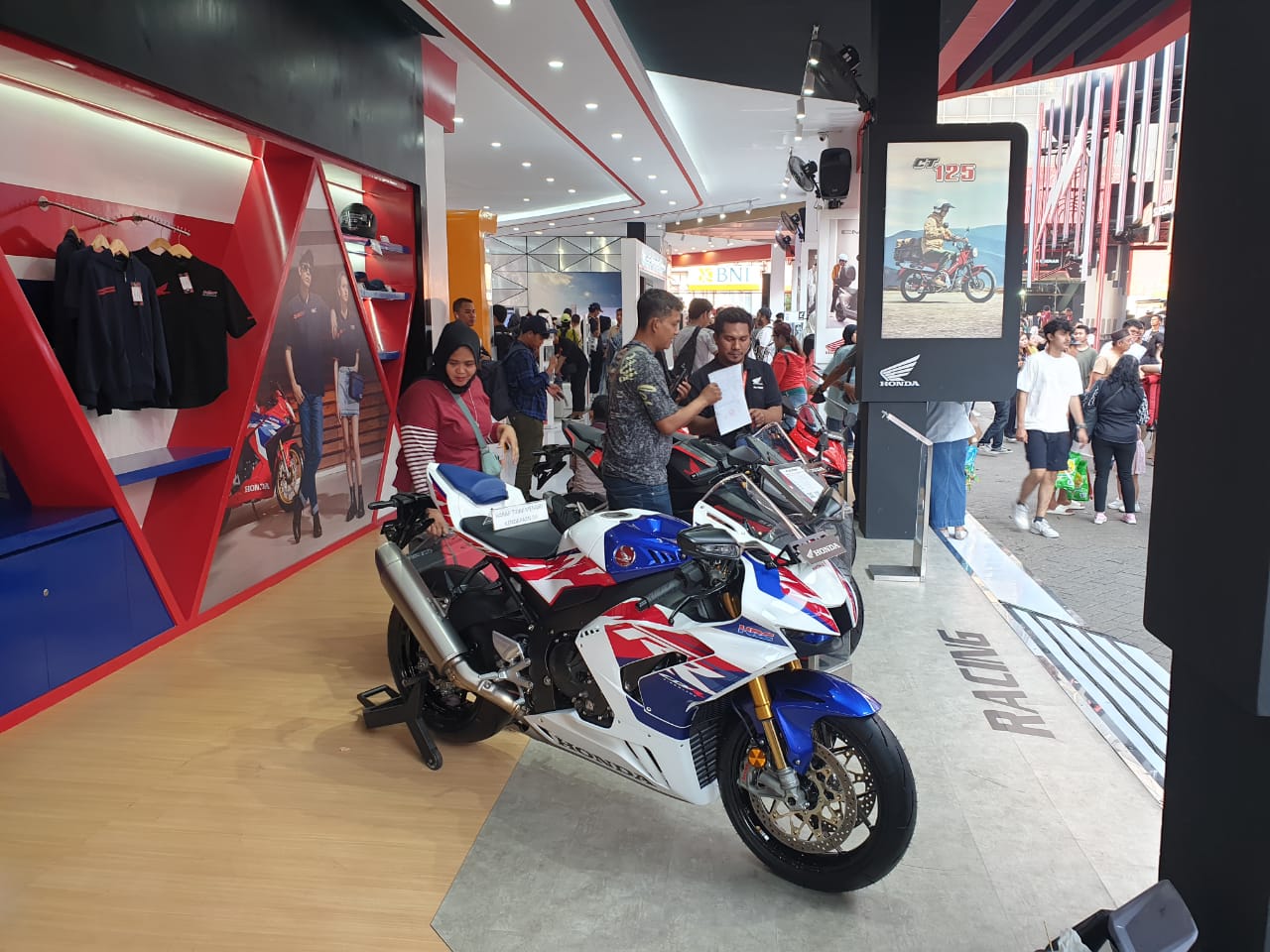 Laris Manis! Penjualan Motor Honda Lebih dari 7.000 Unit di Jakarta Fair 2024