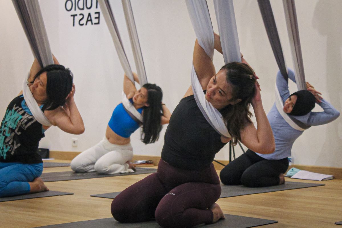 Mengenal Teknik Yoga Aerial Sling, Varian Aerial Yoga Menggunakan Hammock