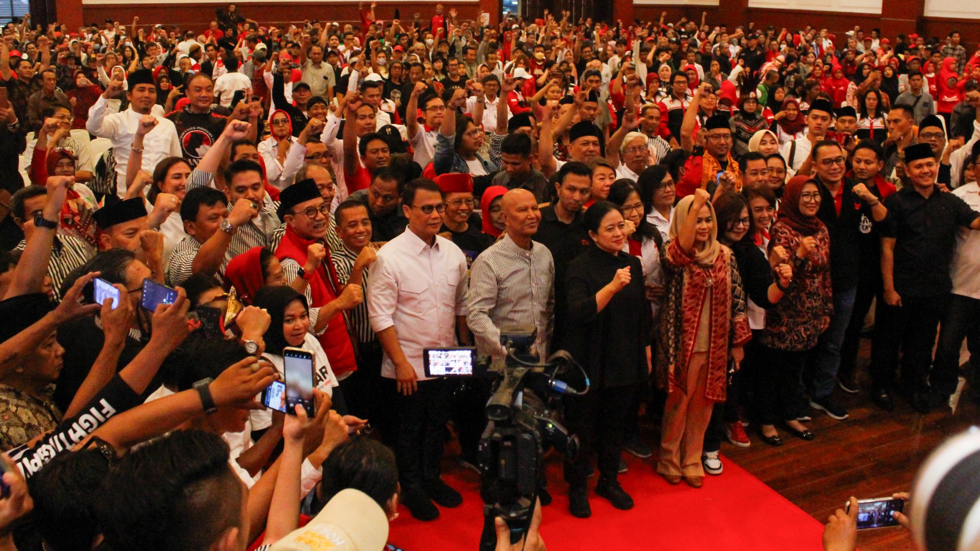 Eks Relawan Jokowi Copot Seragam saat Konsolidasi Ganjar-Mahfud MD di Surabaya