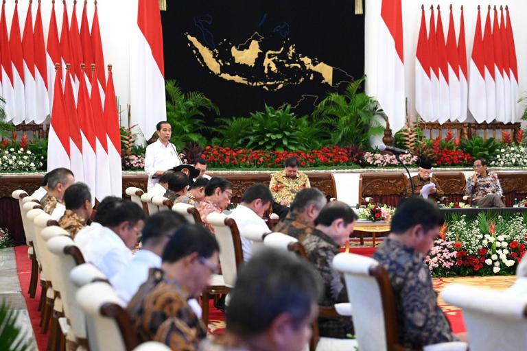 Rapat Kabinet, Jokowi Bahas APBN 2025 hingga Persiapan Ramadan