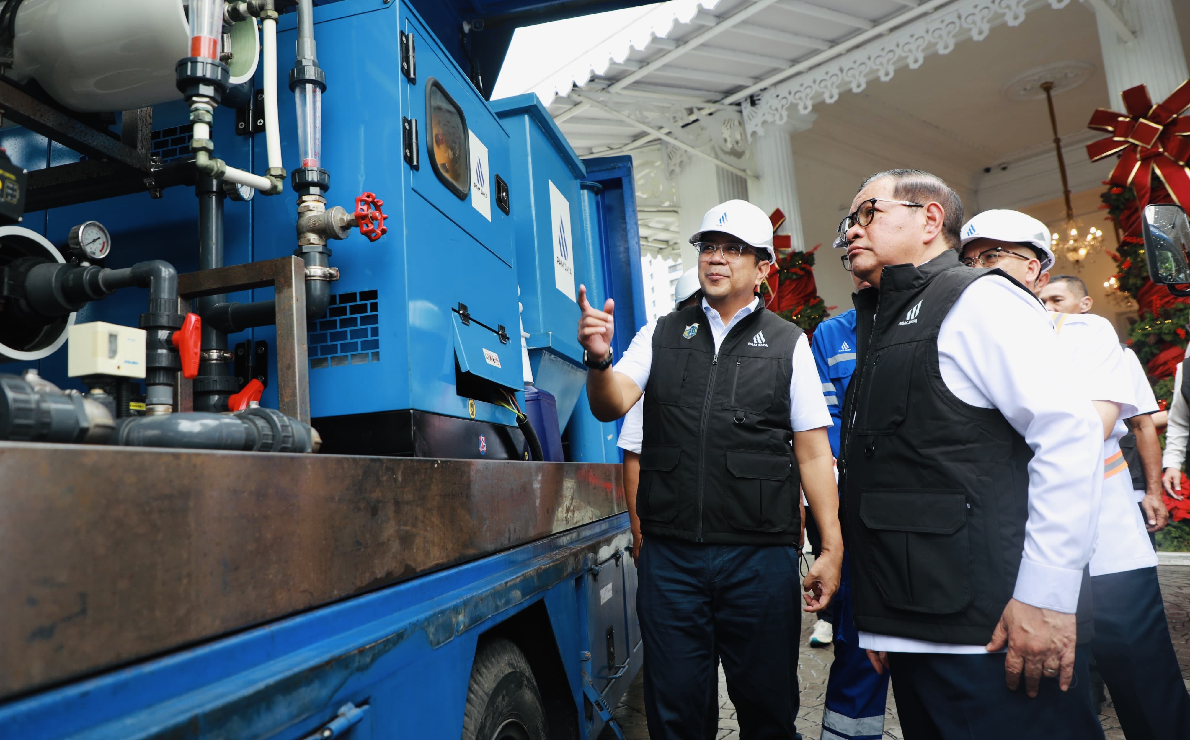 Penuhi Kebutuhan Air Bersih Korban Bencana Sumatera, Pramono Kirim Bantuan IPA Mobile dan Mobil Tangki