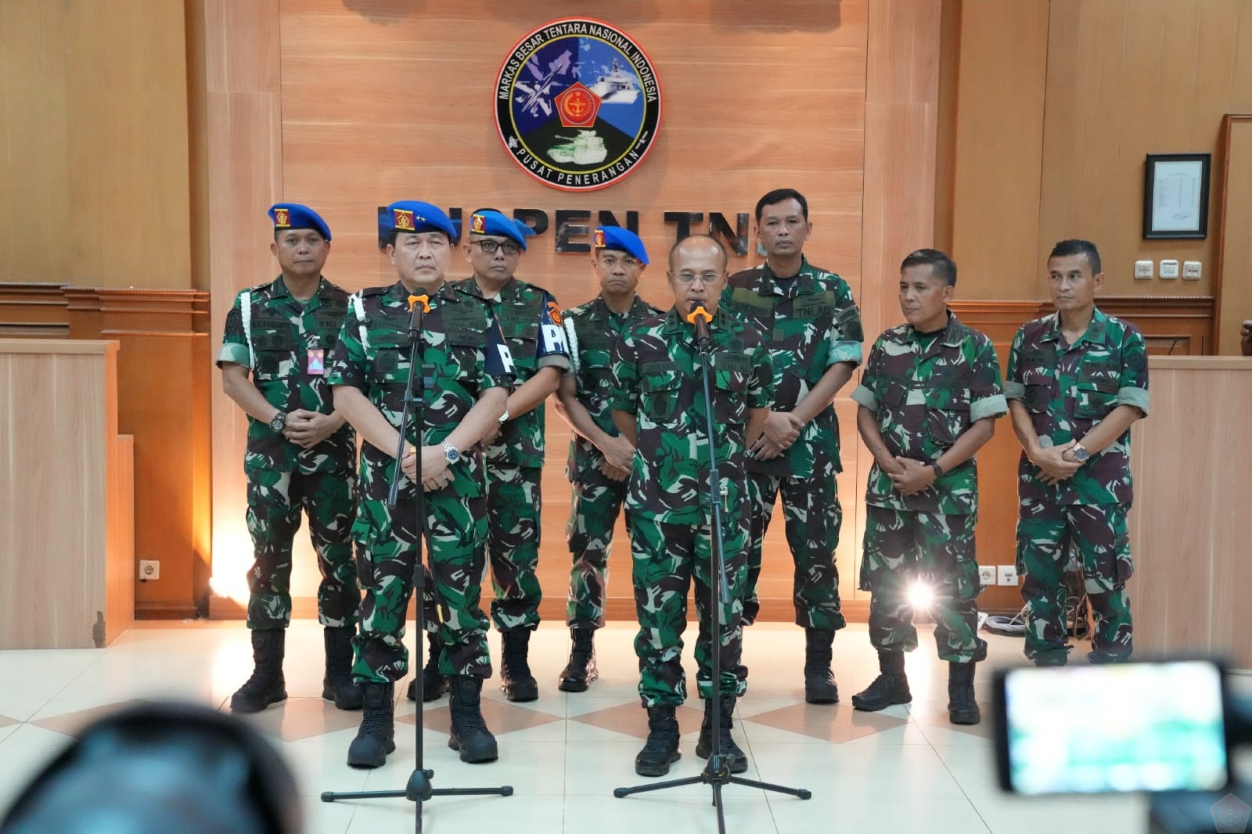 Pom dan Propam Investigasi Bentrok TNI - Polri di Kupang dan Jeneponto