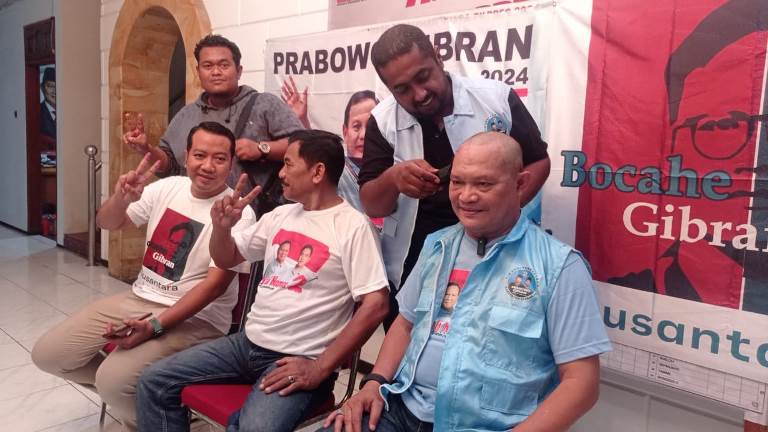 Menang Satu Putaran, Relawan Bocahe Gibran Nusantara Cukur Gundul 