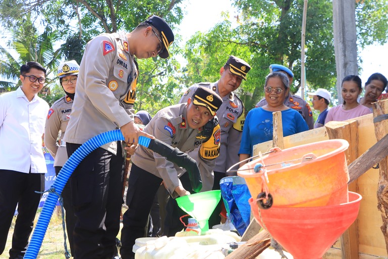 Polres Ngawi Kembali Salurkan Bantuan Air Bersih di 4 Desa