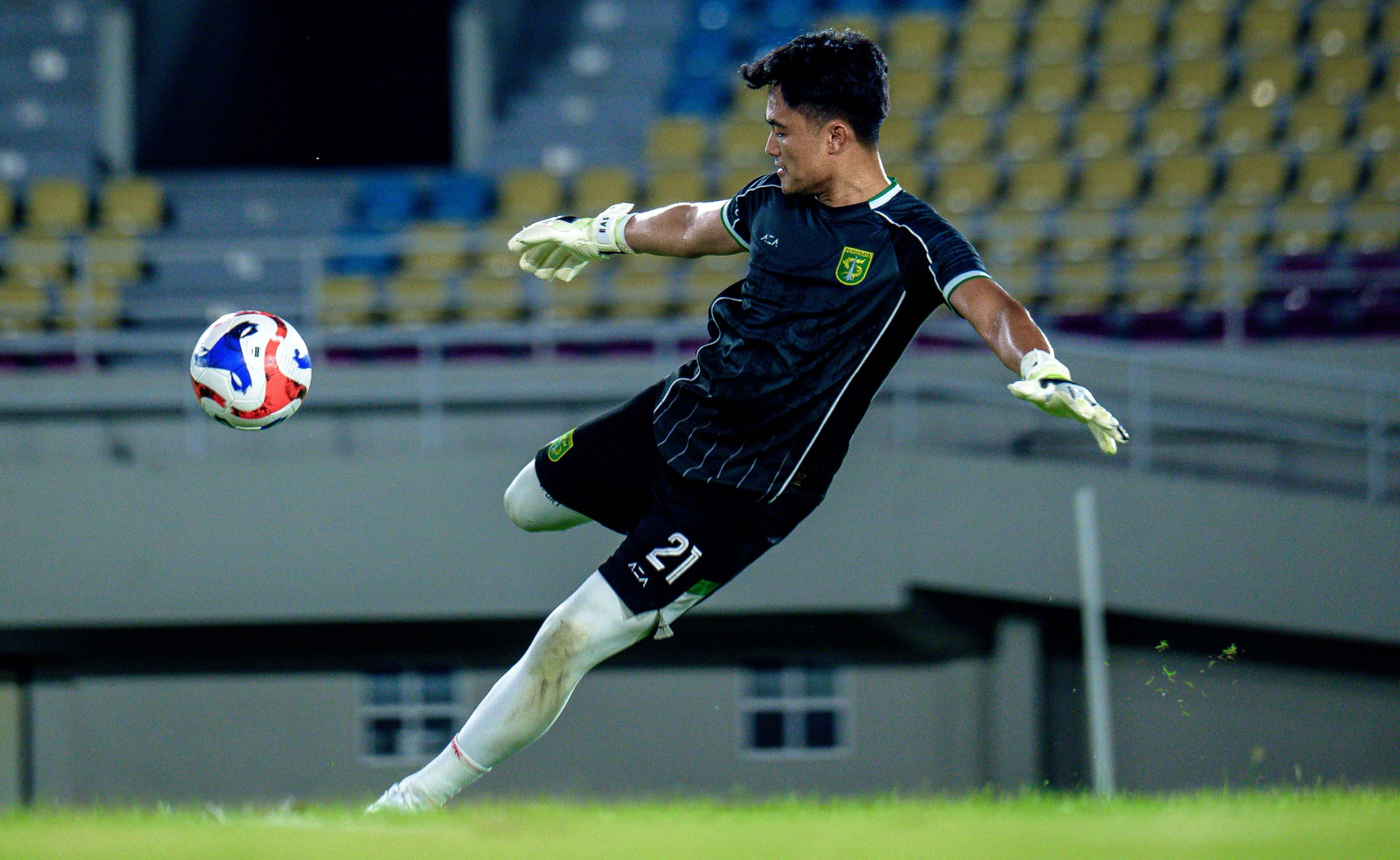 Link Live Streaming Persis vs Persebaya di BRI Super League 2025/2026 Malam ini, Kick Off 19.00 WIB