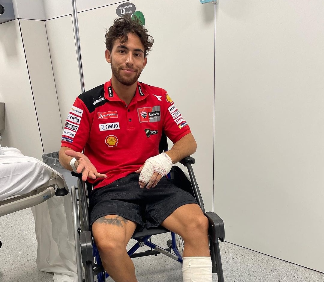 Kondisi Terbaru Enea Bastianini Lebih Buruk, Tangan-Kaki Butuh Operasi Akibat Patah Tulang Pasca Chaos di MotoGP Barcelona 2023