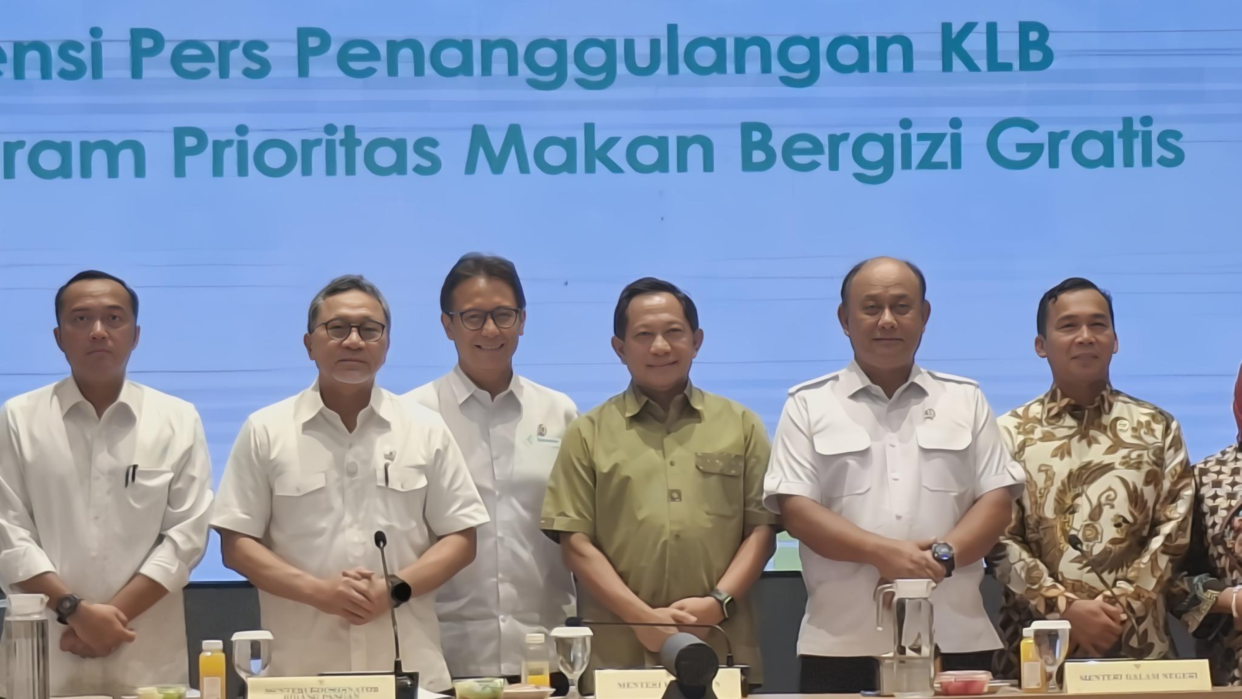 Atasi Keracunan Massal, Prabowo Wajibkan Seluruh Dapur MBG  Miliki Sertifikat SLHS! 