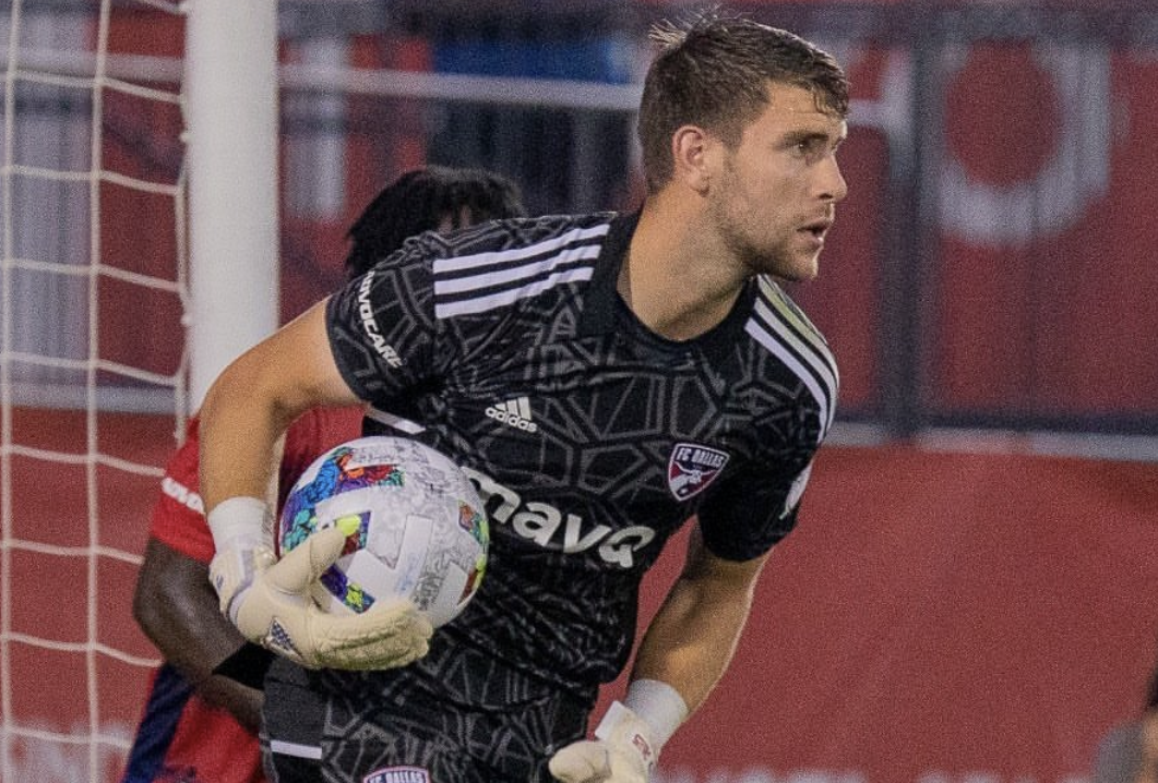 Maarten Paes ke Ajax Amsterdam: Lebih dari Sekadar Transfer, Simbol Kebangkitan Timnas Indonesia