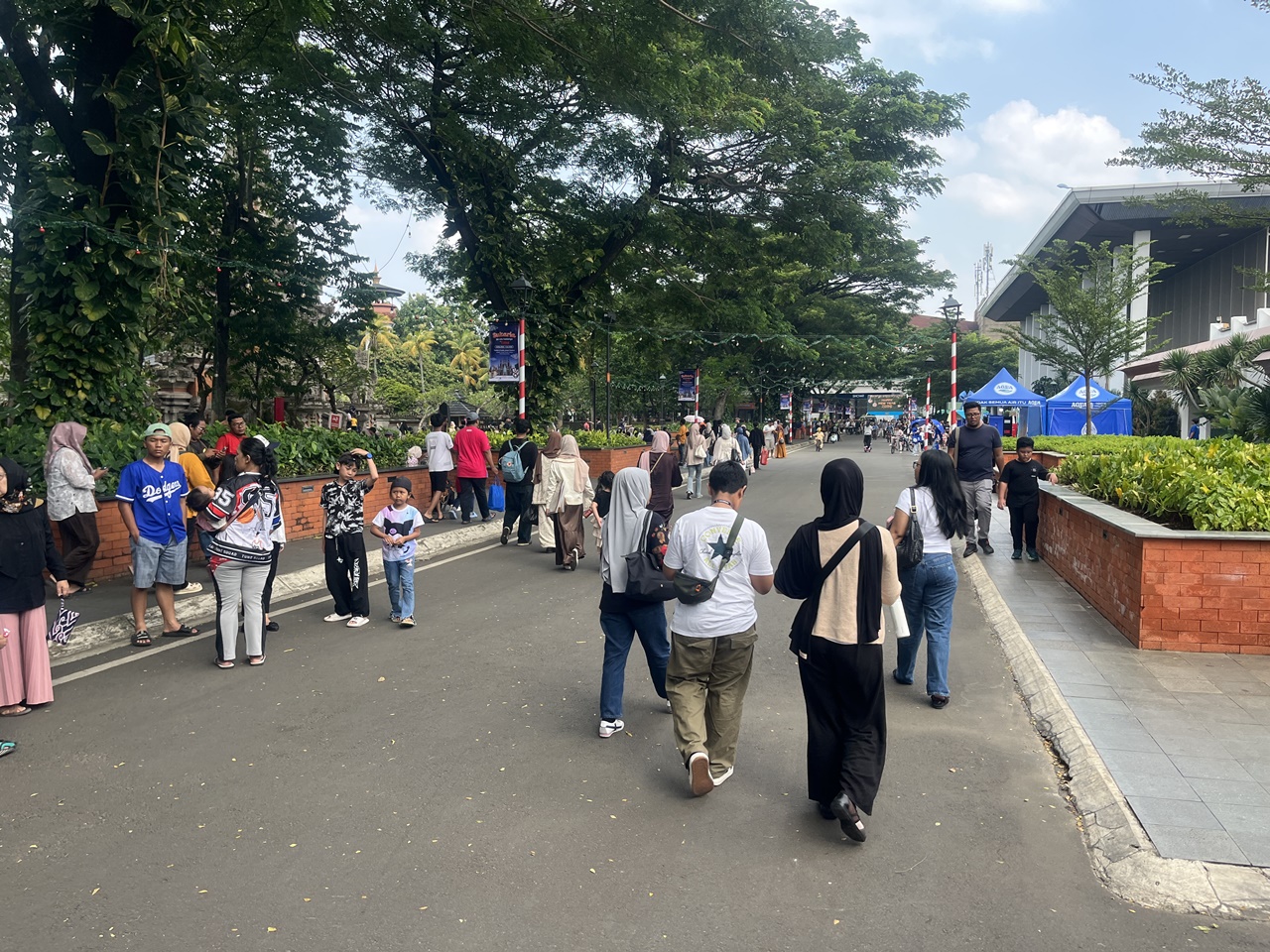 Destinasi Ramah Kantong dan Suguhkan Pentas Budaya, TMII Dibanjiri Pengunjung di Libur Nataru