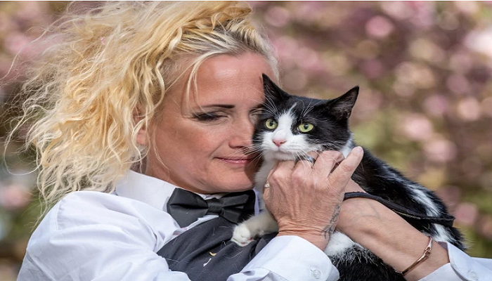Wanita Ini 'Terpaksa' Menikah dengan Kucing Peliharaannya Sendiri, Alasannya Terungkap Jelas!