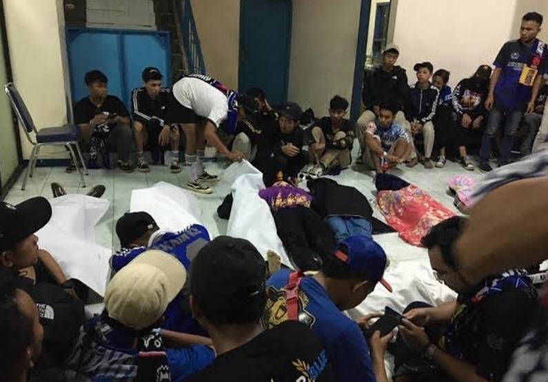 Mahfud MD Ungkap Kerusuhan di Stadion Kanjuruhan Bukan Antar Suporter, Kapolda Jatim Beri Penjelasan
