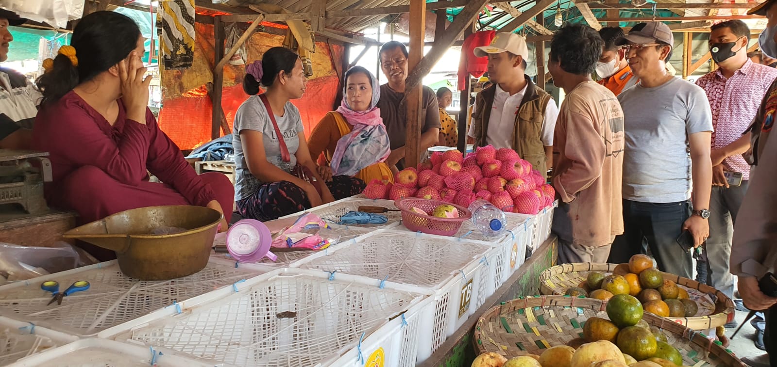 Wawali Pasuruan Kunjungi Pedagang Buah Pasar Besar yang Akan Direlokasi 