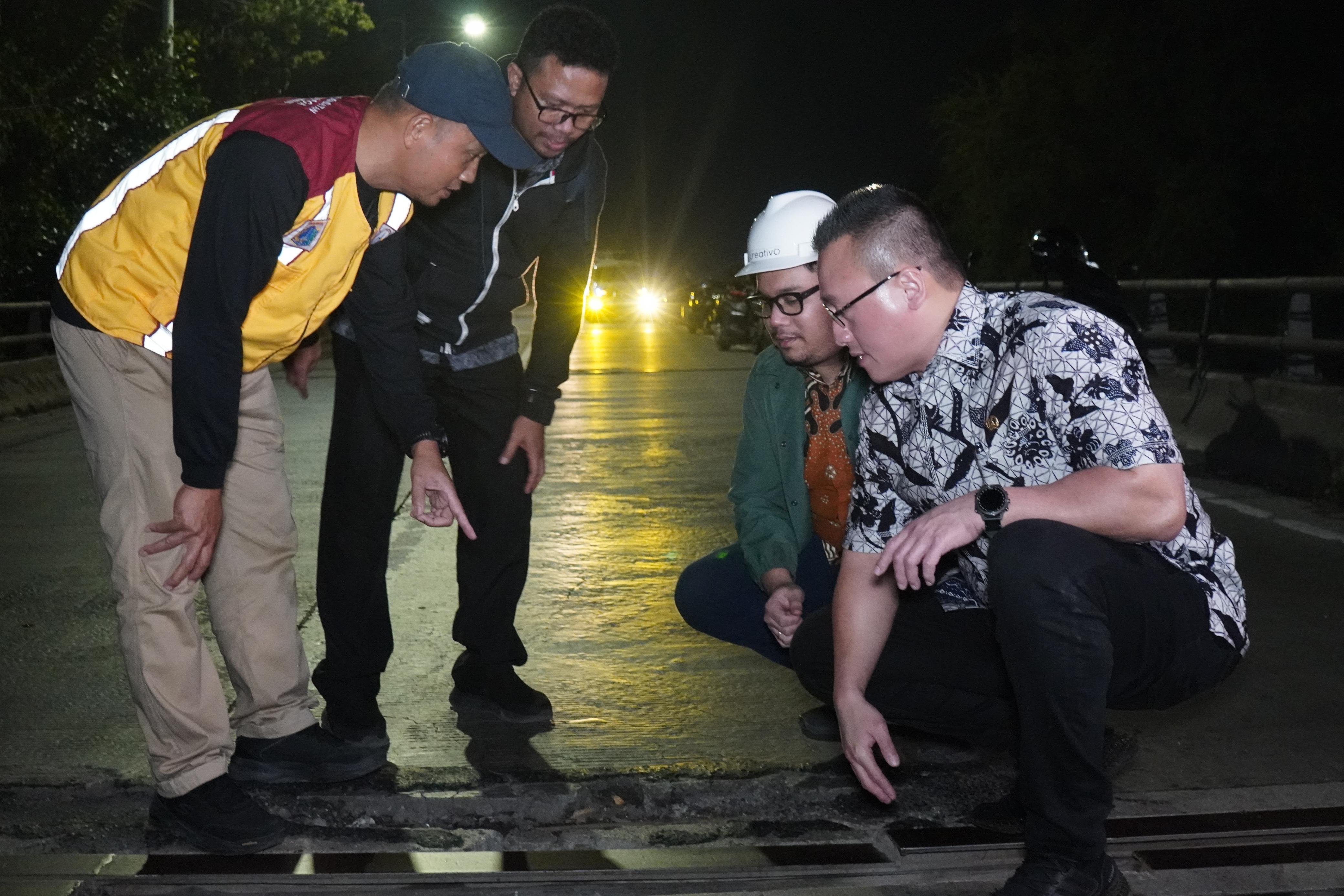 GERCEP! Sidak Jalan Rusak di Flyover Jakut, Anggota DPRD DKI Hardiyanto Kenneth Cek Jembatan Dua dan Jembatan Tiga