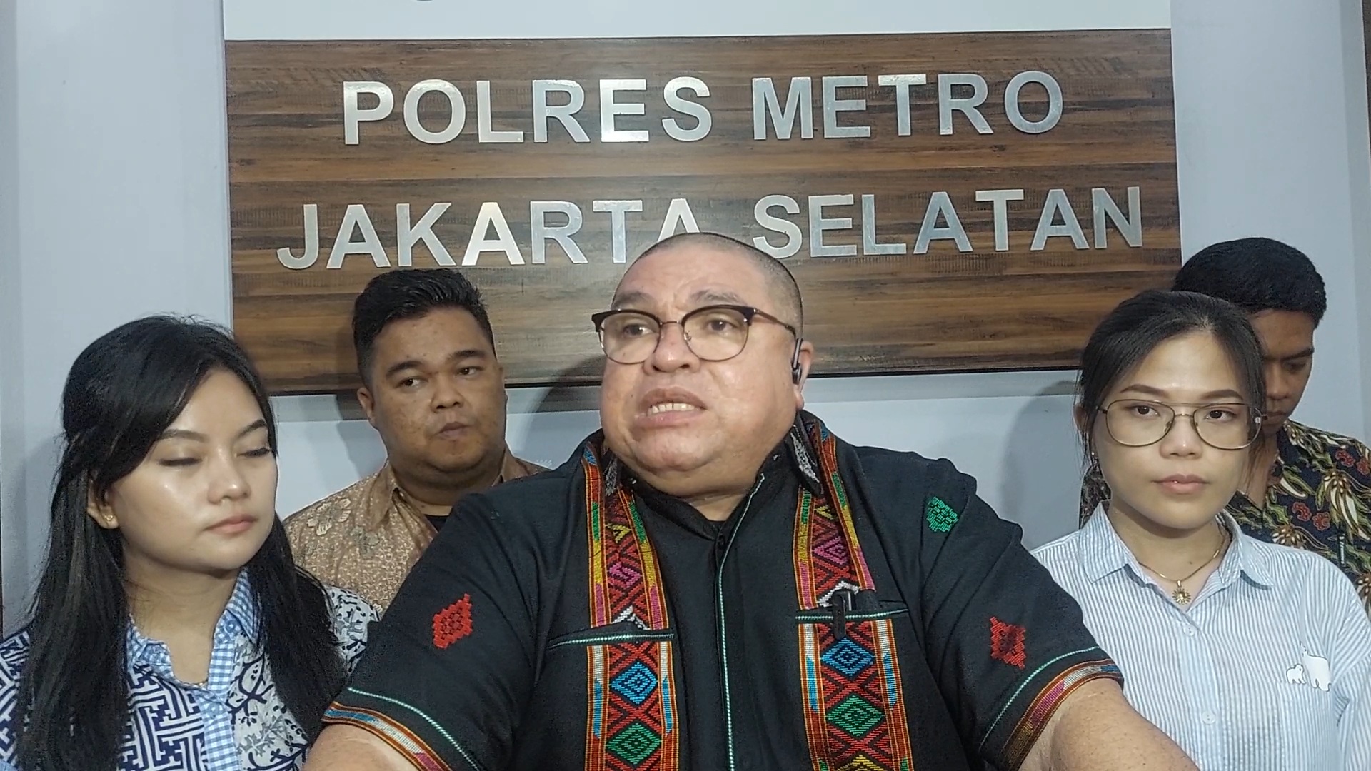 Nikita Mirzani Berpotensi Jadi Tersangka Usai Razman Nasution Resmi Serahkan 5 Bukti dan 2 Saksi ke Polisi