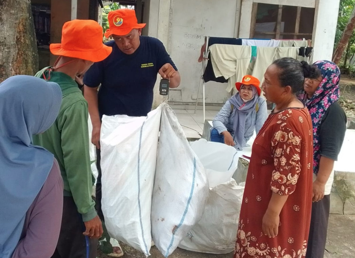 Cerita dari Karawang: Menumbuhkan Pengelolaan Sampah dari Akar