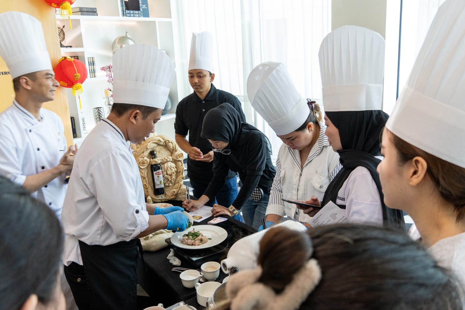 Cooking Class dan Dim Sum Plating Competition Ramaikan International Chef Day di Hotel Ciputra World Surabaya