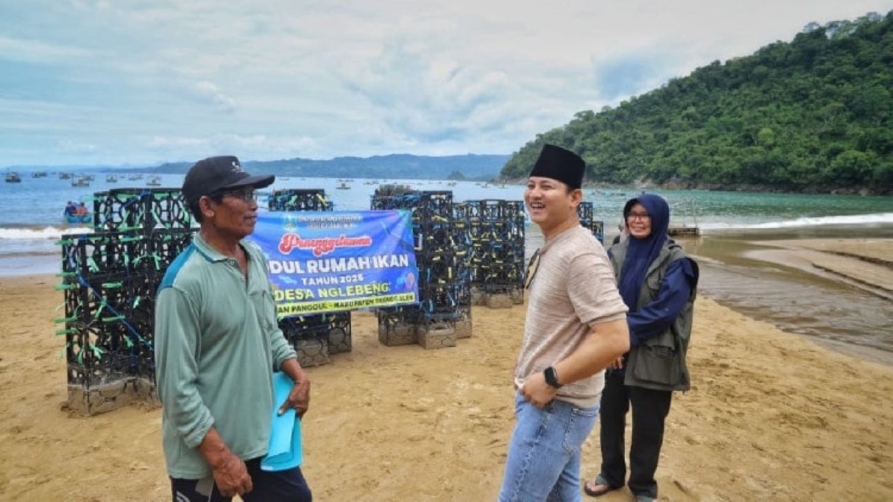 Tempatkan Rumah Ikan dan Sebar Benih Kerapu Macan di Pantai Joketro, Bupati Mas Ipin Dukung Konservasi Laut