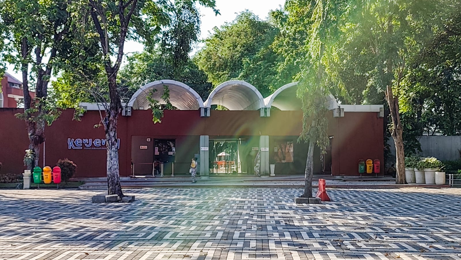 Taman Hiburan Pantai Kenjeran Raih Juara 2 Kategori Nature Based Tourism dalam Surabaya Tourism Awards 2025.