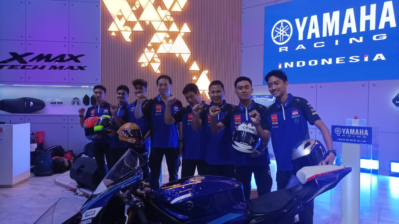 Pembalap Yamaha Racing Indonesia Sapa Pengunjung IIMS 2024