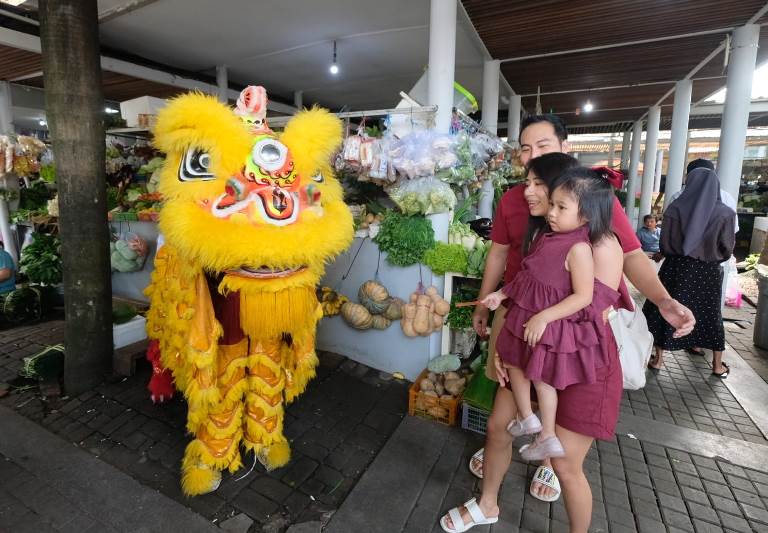 CitraLand Surabaya Rayakan Imlek Dengan Barongsai dan Lampion 