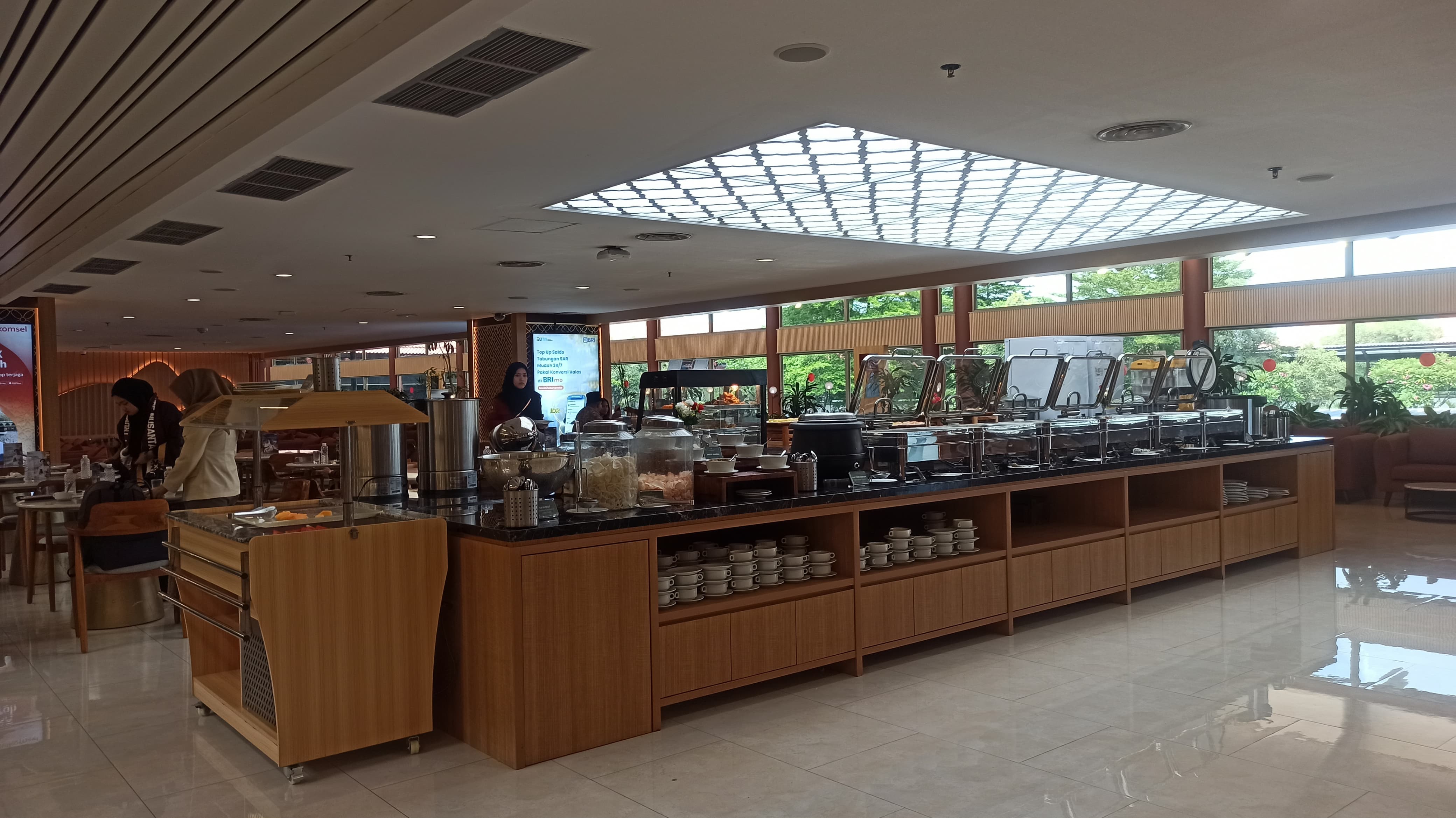 Palmeera Lounge Soetta: Layanan Halal Bersertifikat untuk Kenyamanan Jamaah Haji-Umrah