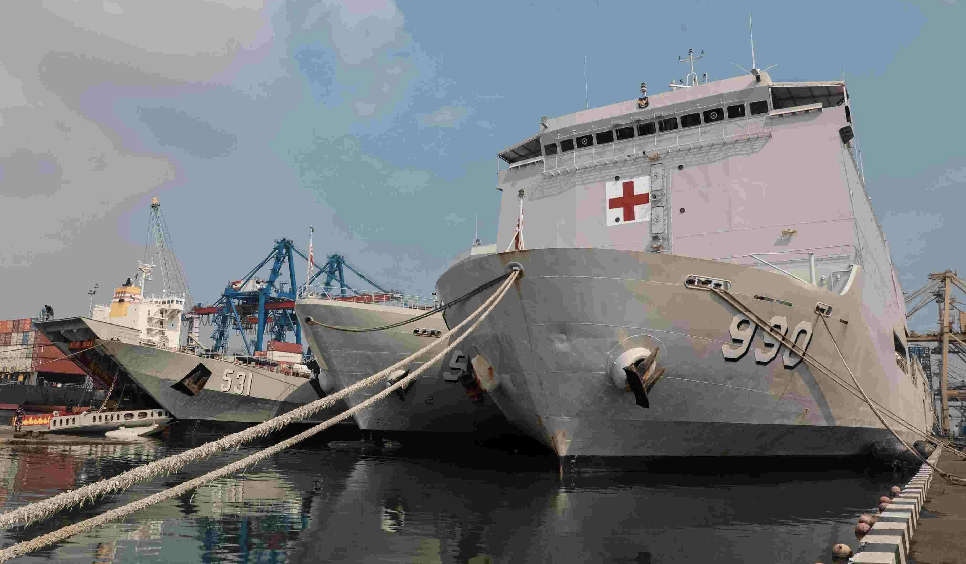 3 Kapal Perang Dikerahkan Angkut Bantuan Kemanusiaan Bencana Banjir Sumatera