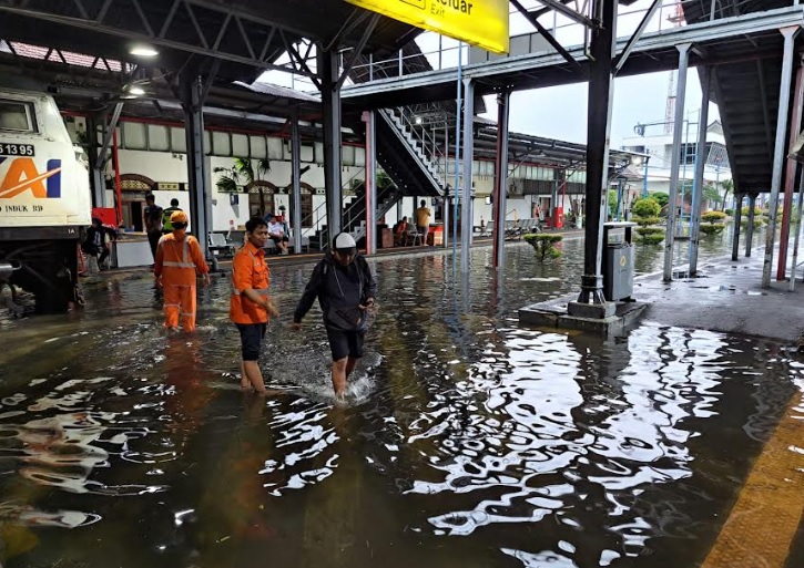 Banjir Semarang Rendam Rel Kereta, 14 Perjalanan ke Jalur Selatan Nyaris Lumpuh