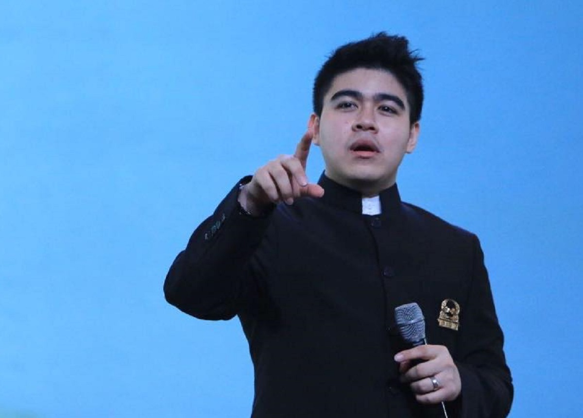 Cek Profil Garren Reivener  GilLumoindong, Pastor Viral yang 'Diduga' Meminta Uang ke Jemaat Gereja Atas Nama Roh Kudus