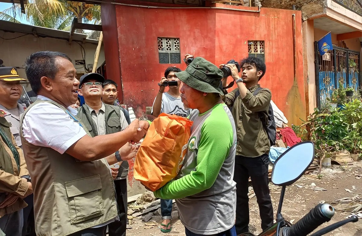 Pemerintah Serahkan Bantuan Untuk Korban Puting Beliung Rancaekek