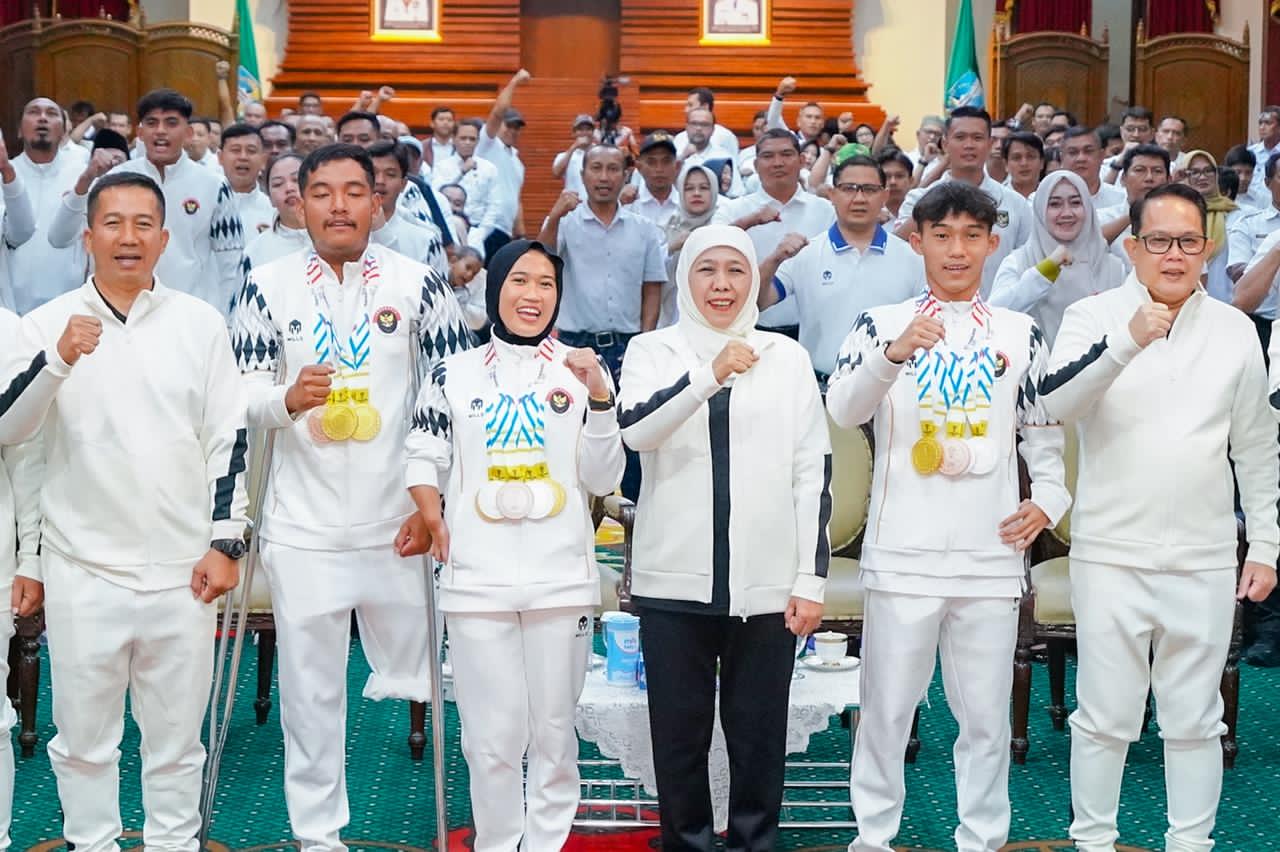 Khofifah Guyur Bonus Rp1,845 Miliar untuk Atlet ASEAN Para Games 2025