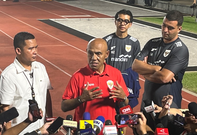 Simon Tahamata Cerita Alasan Pilih Timnas Indonesia Meski Bisa Saja ke Ajax Amsterdam