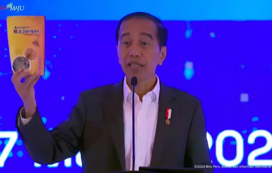 Jokowi Tertawa Saat Ditanya Isu Jadi Ketum Golkar, 'Saya Sementara Ini Ketua Indonesia Saja'