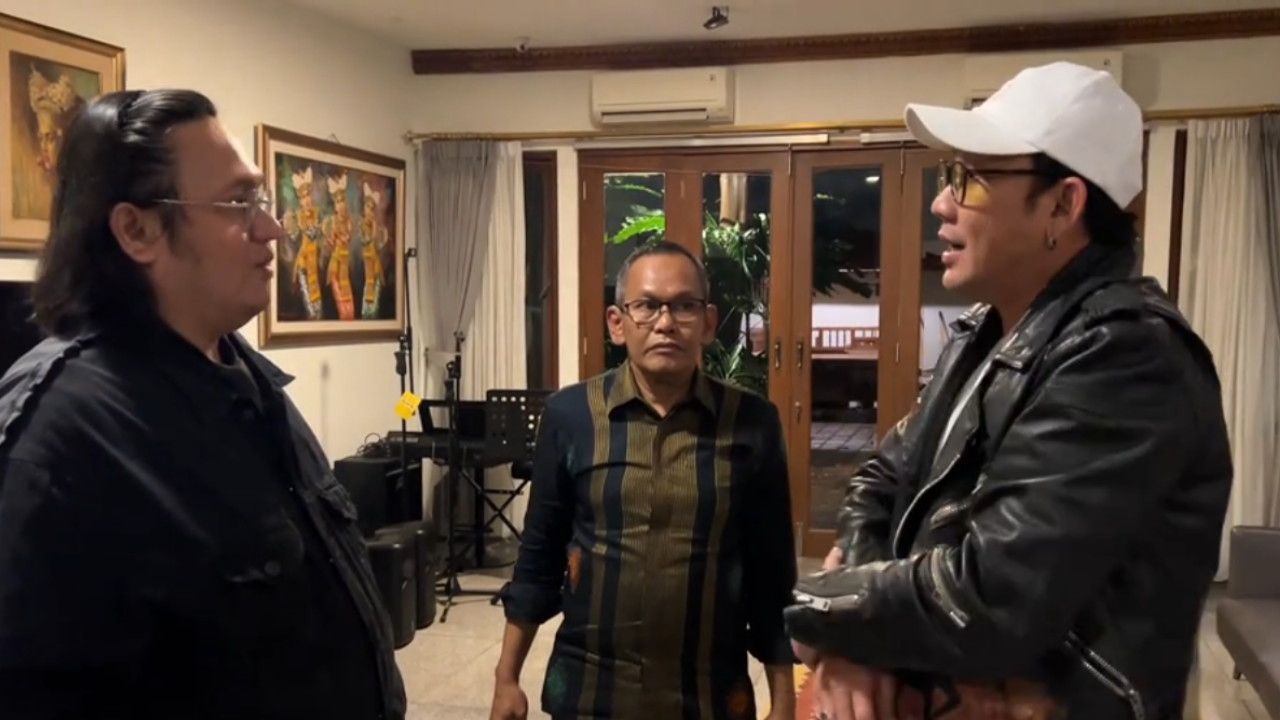 Denny Sumargo Datangi Rumah Farhat Abbas usai Ditantang ingin Dihajar, Endingnya Begini