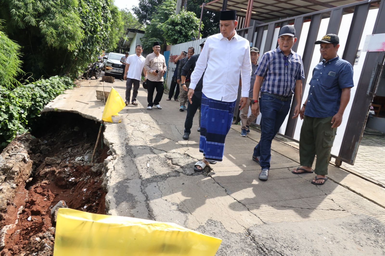 Cek Jalan Longsor di Jatiluhur Akibat Hujan Deras, Wali Kota Bekasi: Akses Utama Warga, Perbaiki Secepatnya!