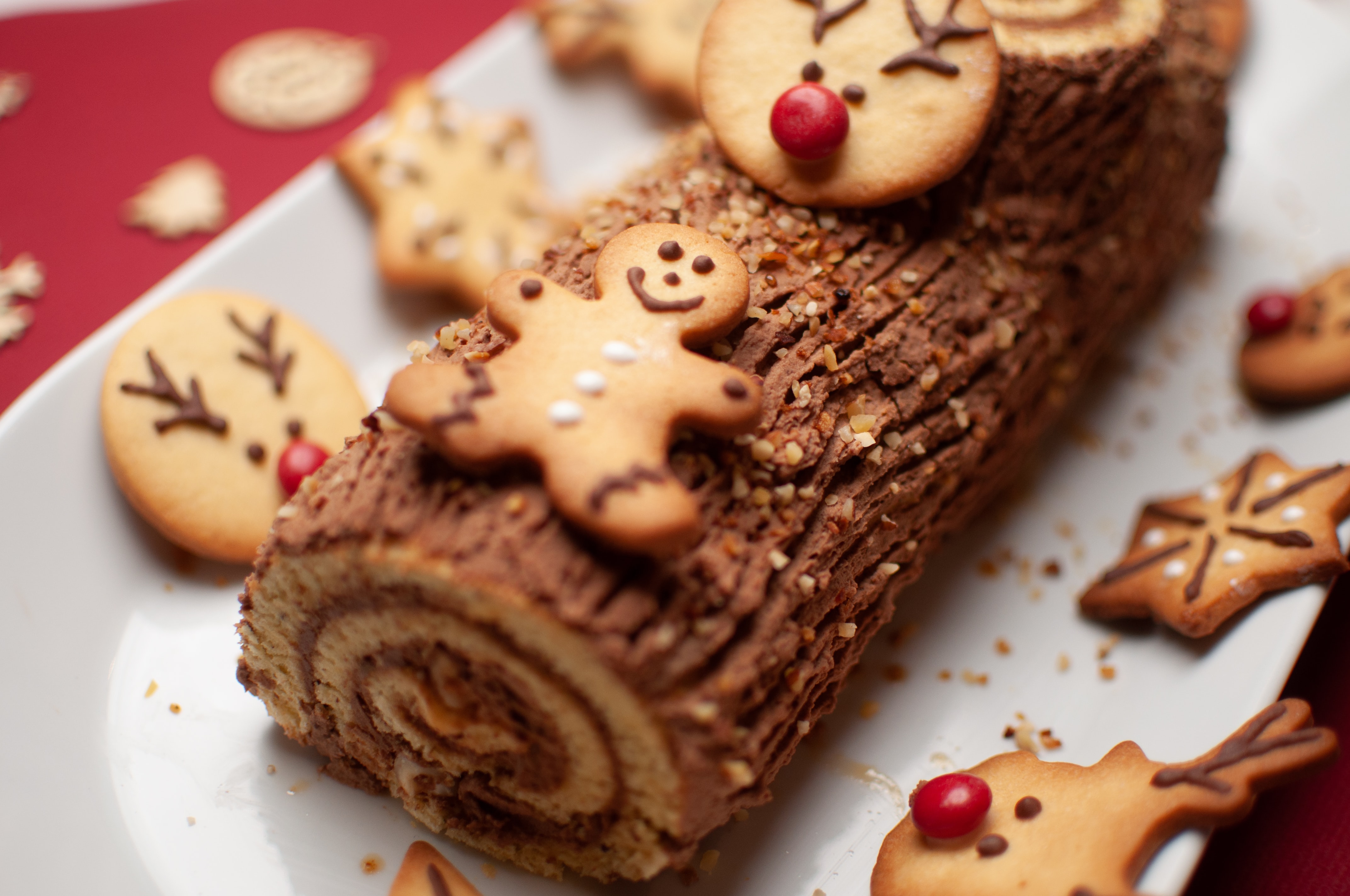 Resep Yule Log Cake, Kue Khas Natal dengan Bentuk Batang Kayu, Cantik dan Menggiurkan!