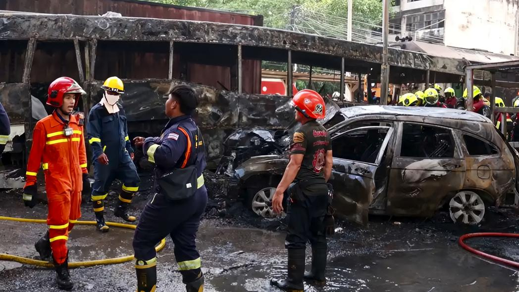 Palang Rel Mati saat Tragedi Kereta Tabrak Bus di Bangkok