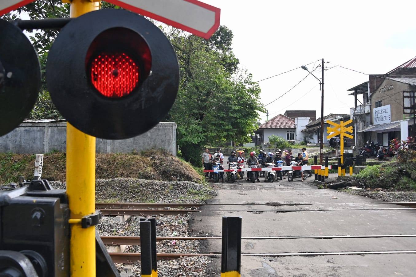 Menekan Angka Kecelakaan Perlintasan Kereta Api, Penerobos Palang Pintu Harus Dihukum