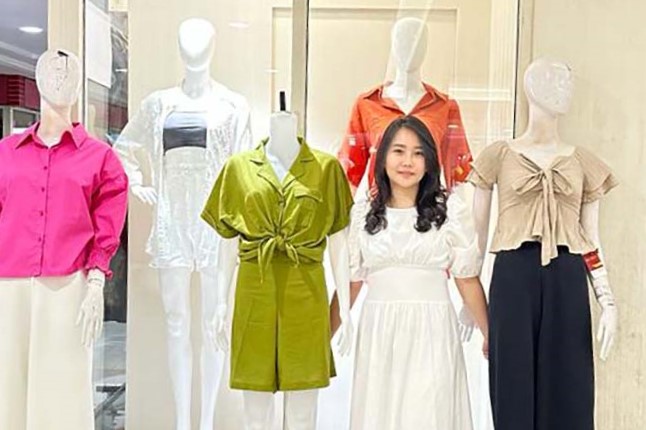 Sherly Lembono; Momfluencer Pemilik Gion Butik  yang Kelola Bisnis-Parenting dengan Trik-Tip Jitu