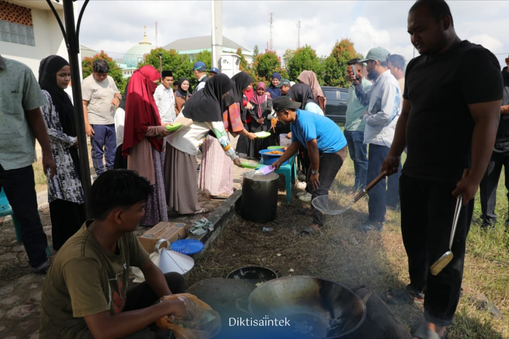 Kangen Kuliah! Kisah Mahasiswa Korban Banjir Aceh yang Bertahan Lewat Dapur Umum Kampus
