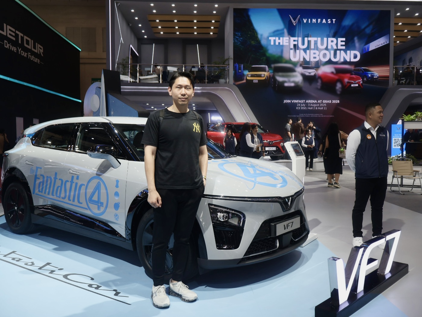 VinFast VF 7 Jadi Primadona Ayah-Ayah di GIIAS 2025, Apa Sih Daya Tariknya?