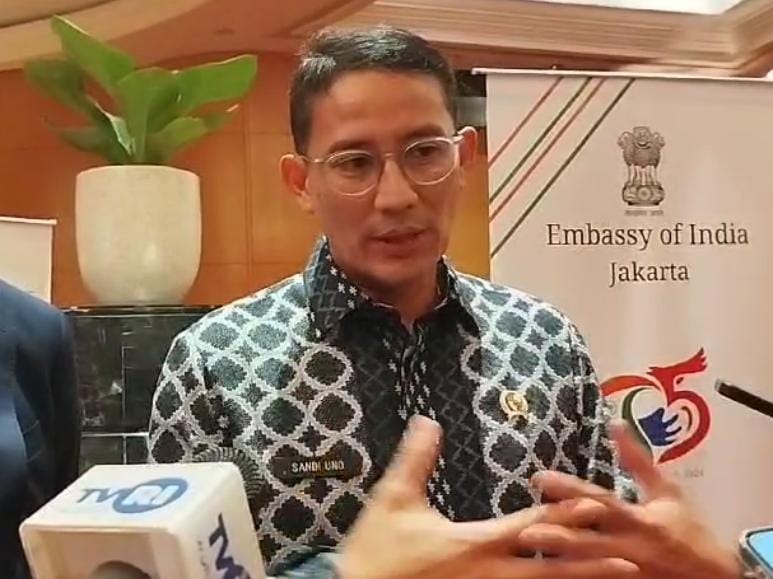 Kemenparekraf Targetkan Harga Tiket Pesawat Turun 10 Persen Pada Oktober 2024