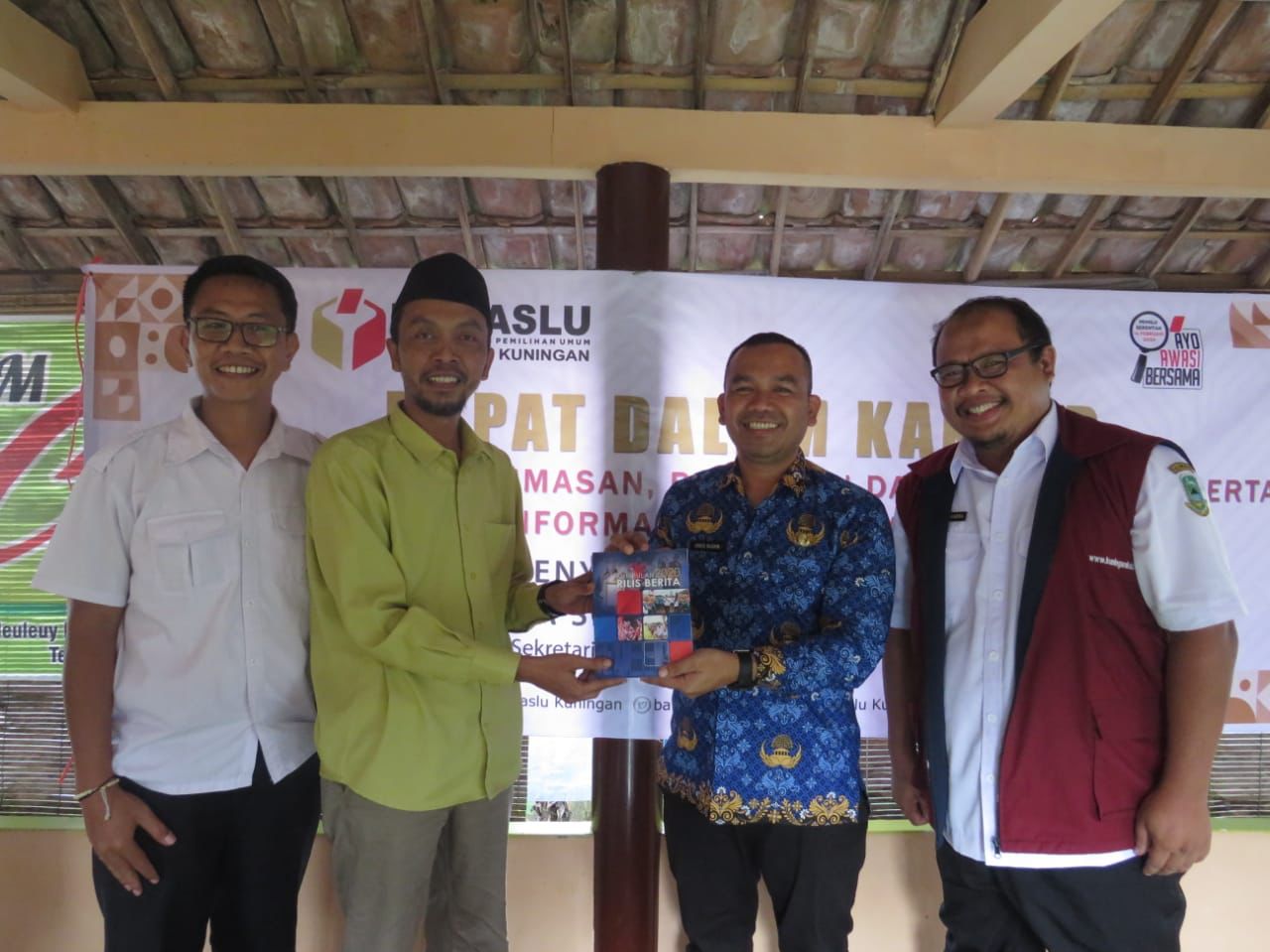 Gandeng Diskominfo, Pegawai Bawaslu Dilatih Kehumasan