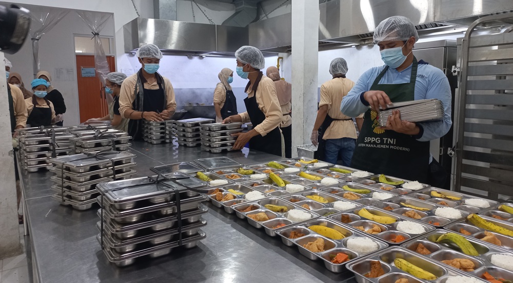 MBG Jadi Sorotan, Proses Produksi di SPPG Palmerah Jamin Makanan Steril dan Bebas Bakteri Hingga ke Meja Siswa