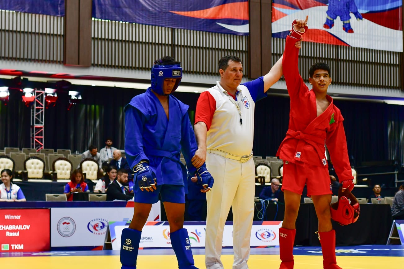 Handezka Vaktorias Persembahkan Medali Perunggu Pertama Indonesia di Kejuaraan Dunia Sambo 2025