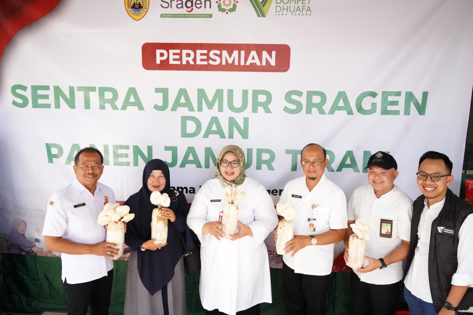 Bupati Sragen, Dompet Dhuafa dan Bank Syariah Sragen Luncurkan Program Pemberdayaan Sentra Jamur Tiram Berbasis CWLD Pertama Di Indonesia