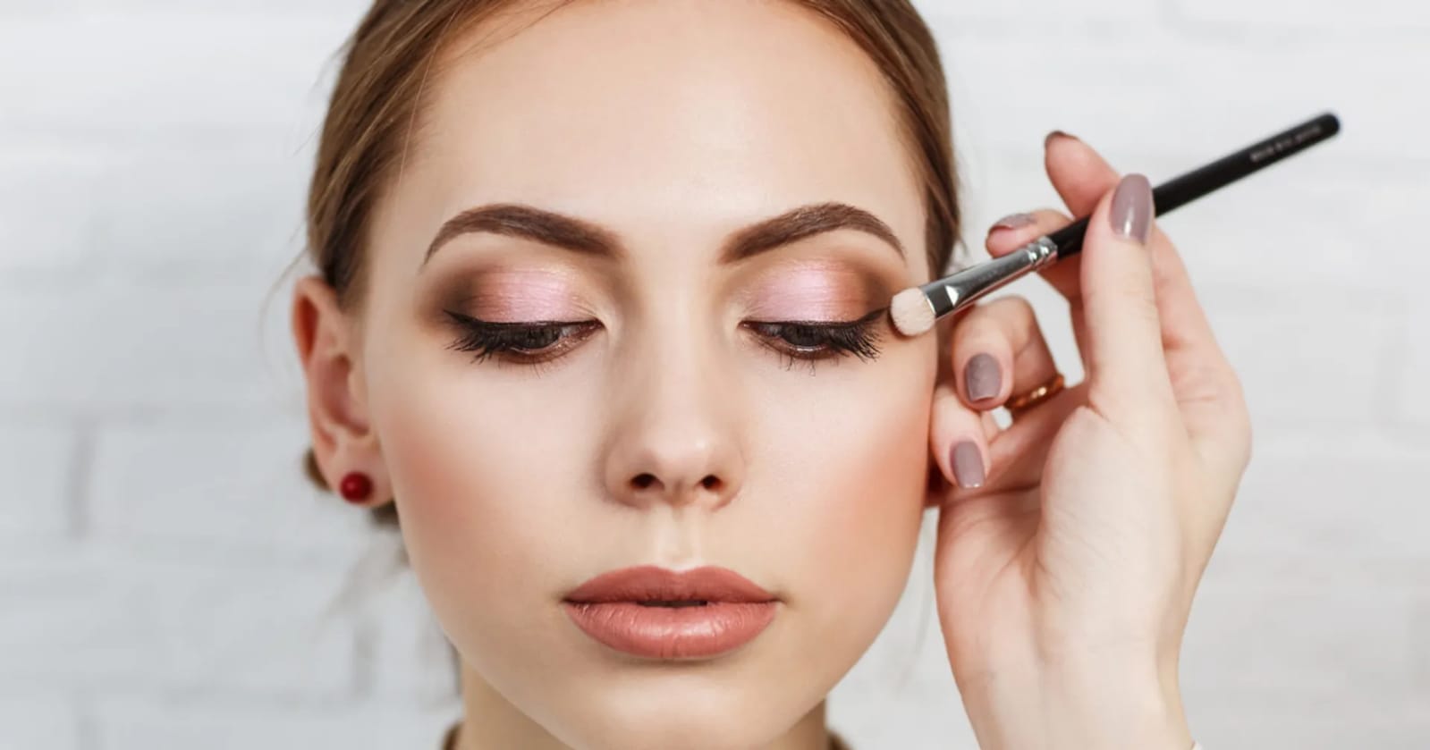 Bikin Make-up Jadi Medok, Ini Kesalahan Memakai Eyeshadow yang Sering Terjadi