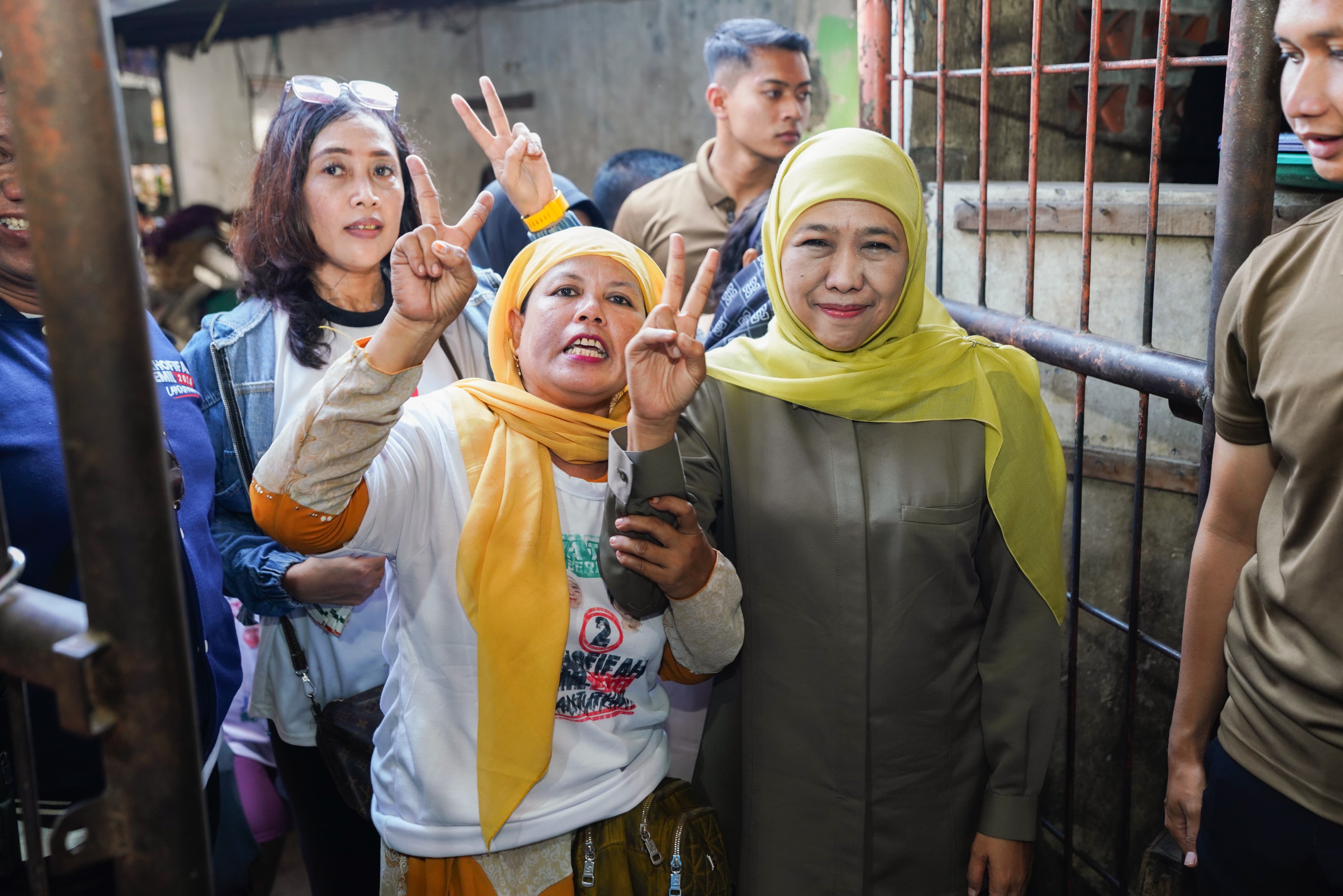 Khofifah Gelar Pemeriksaan Kesehatan Gratis Pedagang Pasar Kapasan Surabaya