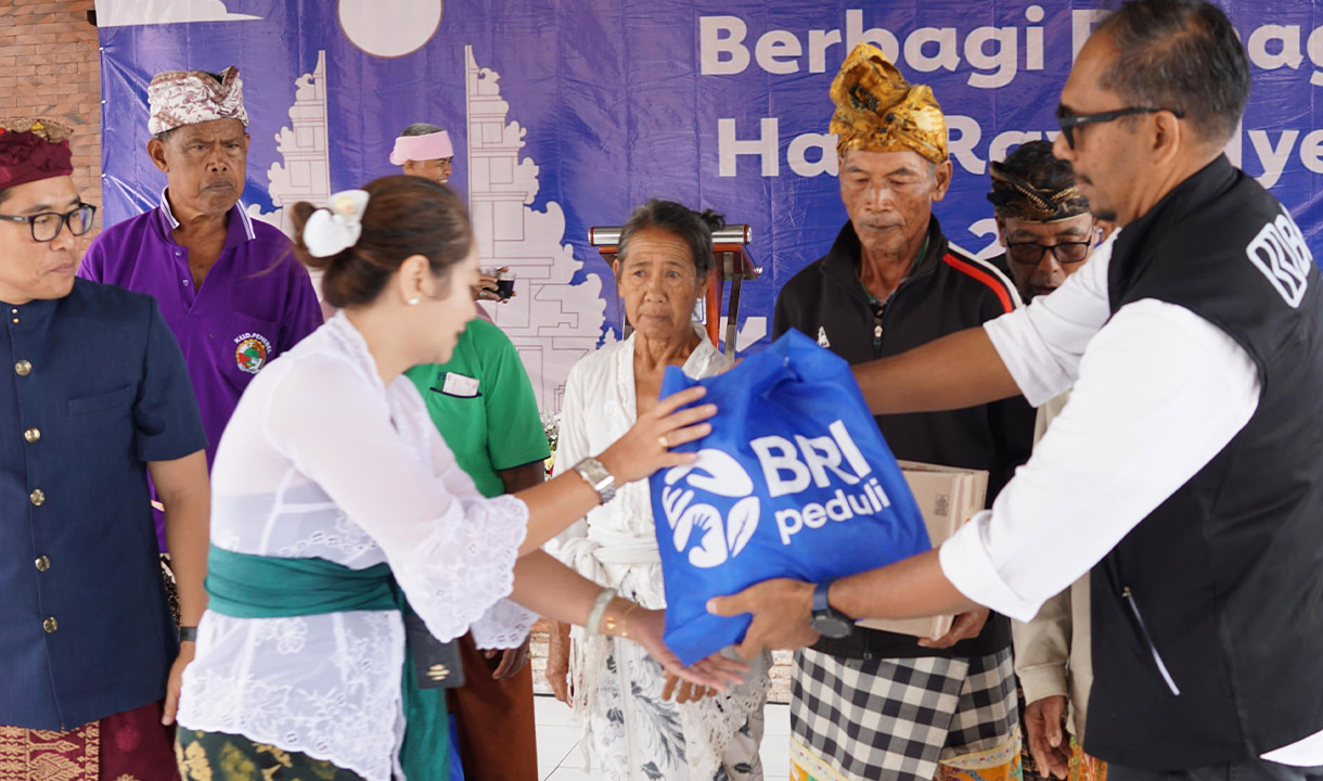 Peringati Hari Raya Nyepi, BRI Peduli Salurkan Bantuan Sembako Hingga Renovasi Pura