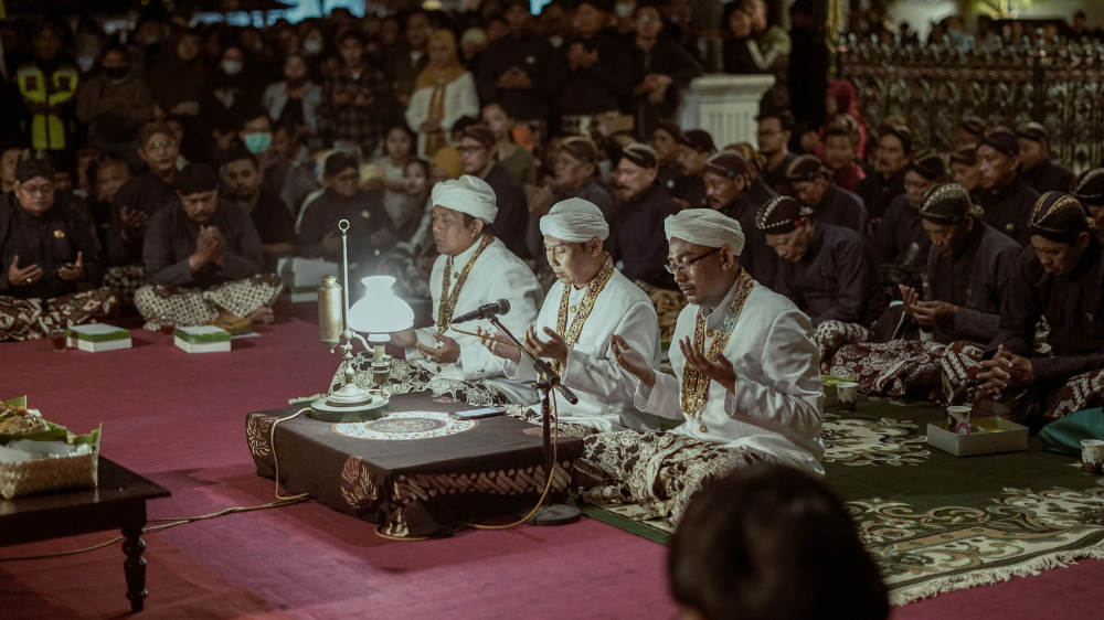 Rangkaian Tradisi Malam 1 Suro di Jawa, Ada Kirab Pusaka hingga Ritual Mubeng Beteng