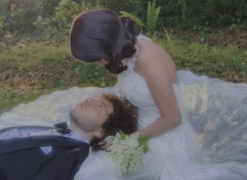 Selena Gomez Resmi Menikah, Gaun Ralph Lauren Mewah yang Ia Kenakan Curi Perhatian